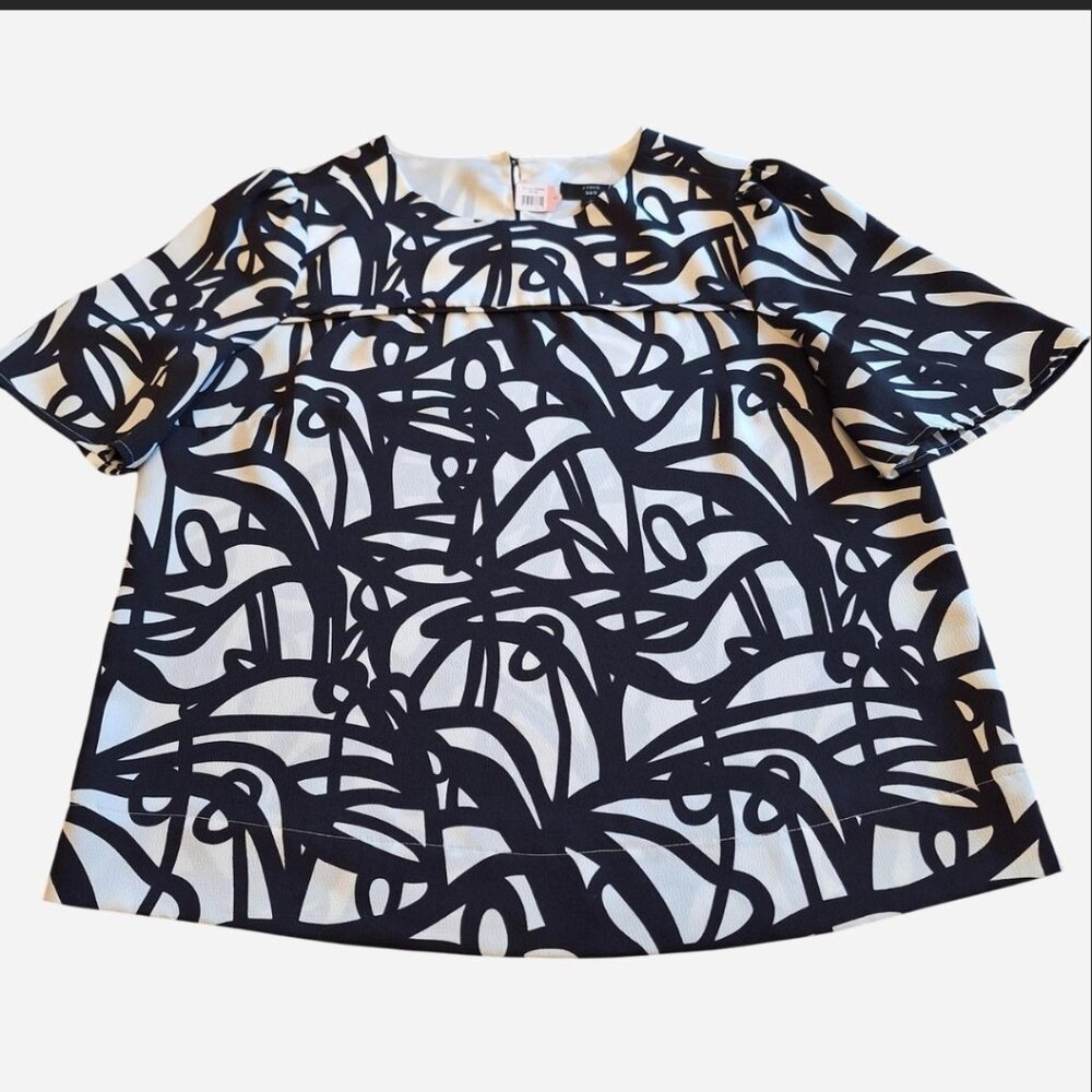 J. Crew 365 short sleeve black and white abstract print blouse, size 6.